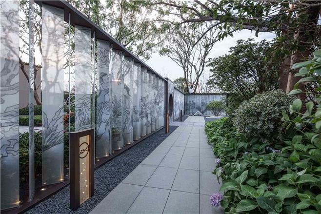 玻璃景墙系列-北京贝贝红广告有限公司